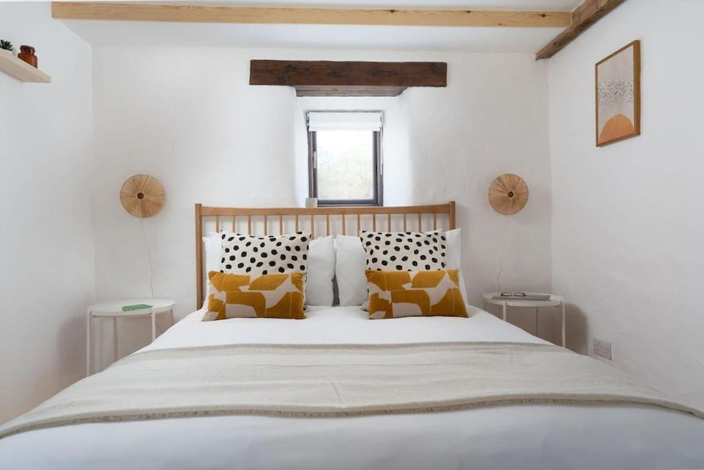 Porthcurno Barns, The Cart Lodge - Cosy Cottage, Walk To Porthcurno Beach, Pedn Vouder & Minack Theatre Penzance Exterior photo